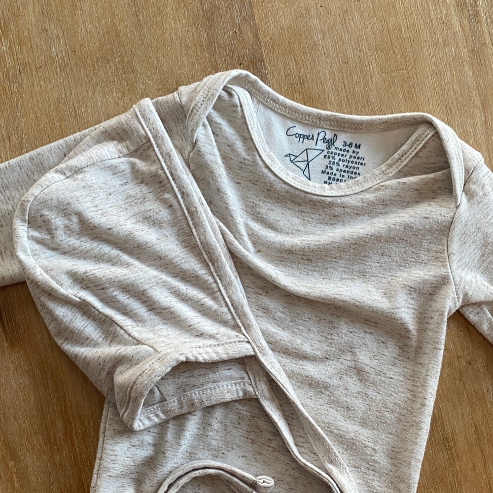 Copper Pearl gender neutral “oatmeal” long-sleeved onesie and bonnet sz 3-6 mos
